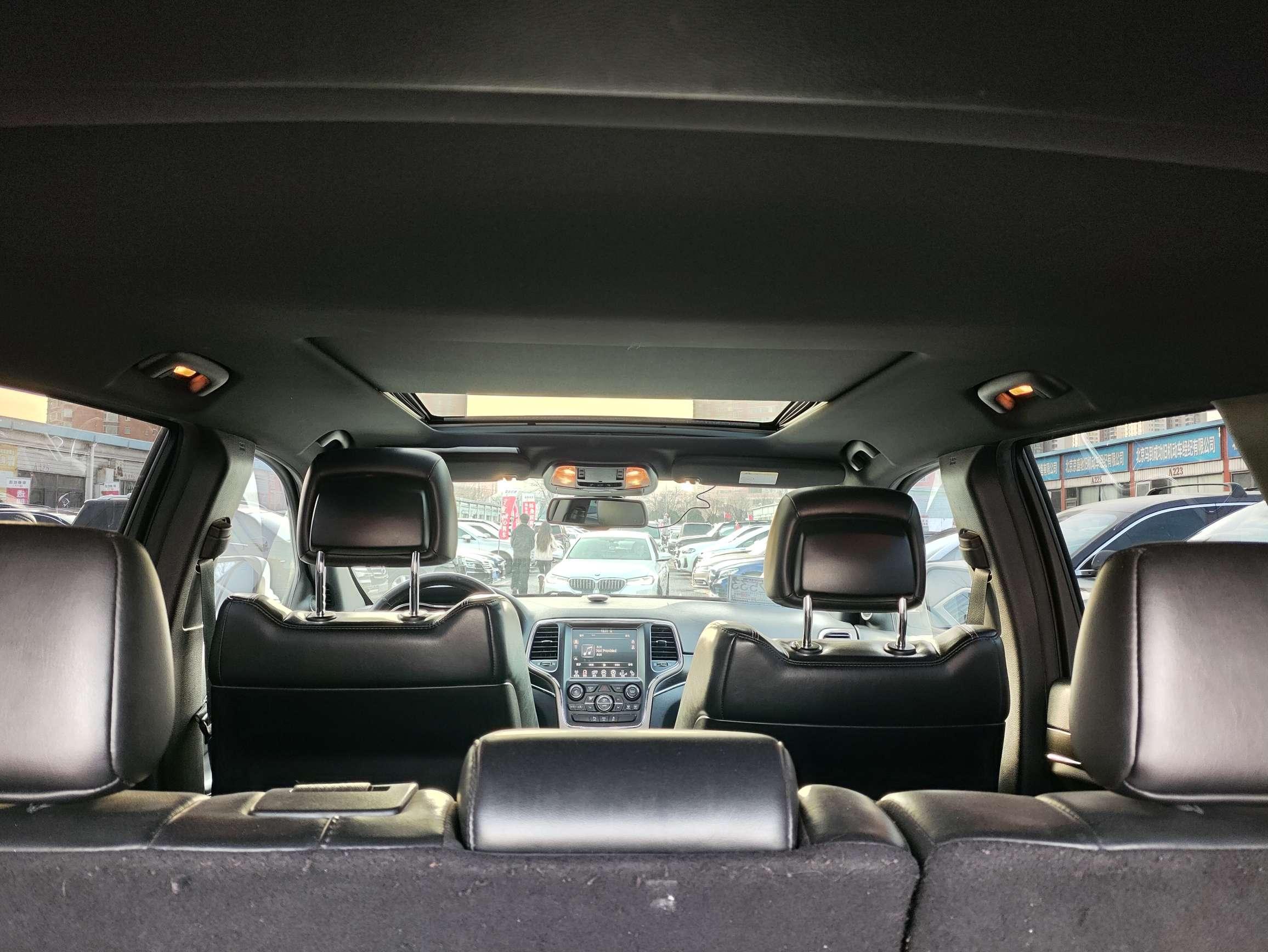 Jeep Grand Cherokee 2016 thumb 6