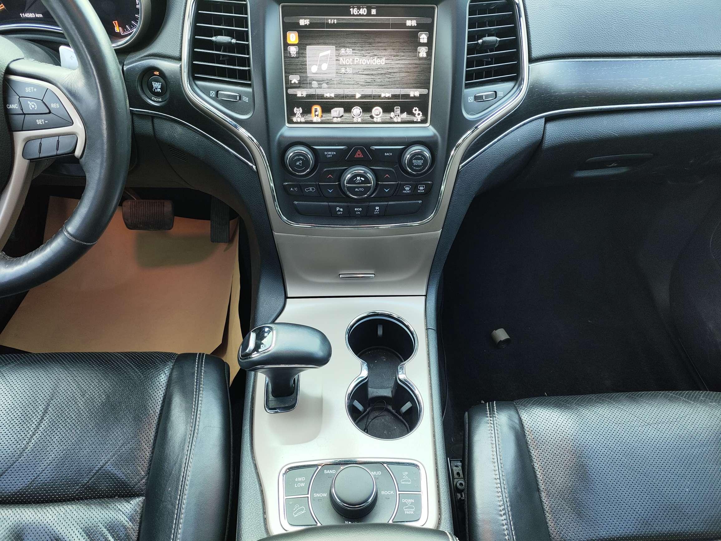 Jeep Grand Cherokee 2016 thumb 9