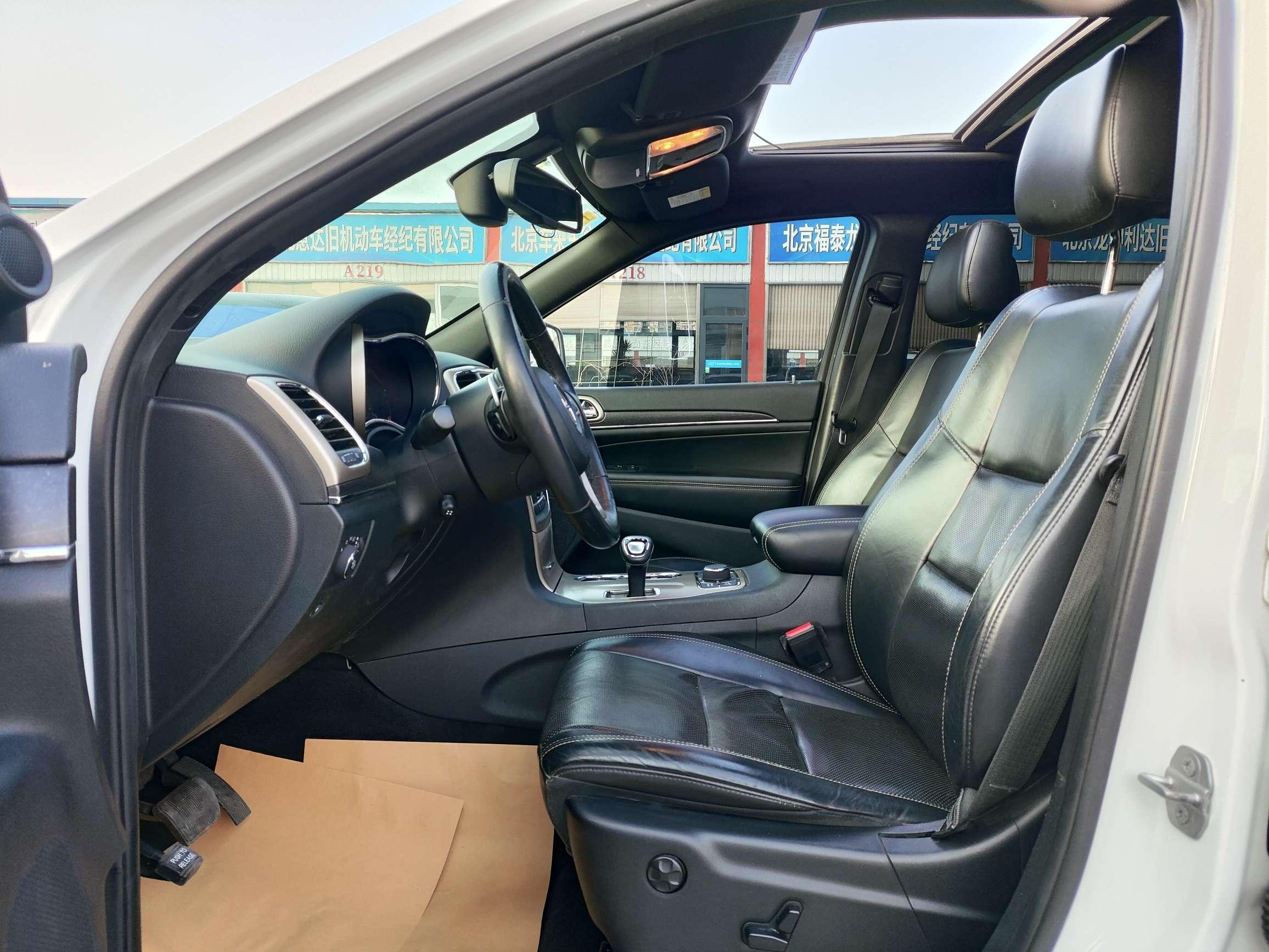 Jeep Grand Cherokee 2016 thumb 10