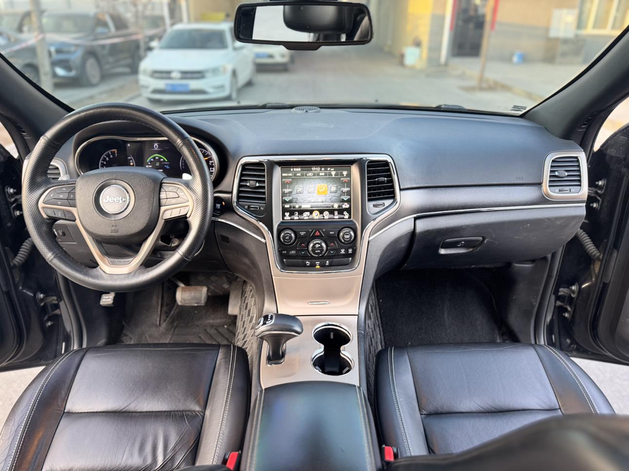 Jeep Grand Cherokee 2016 thumb 6