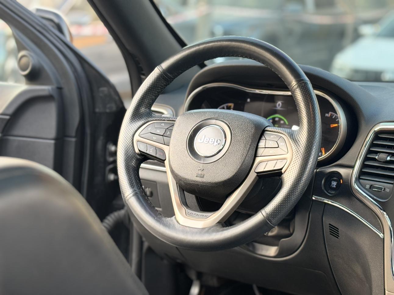 Jeep Grand Cherokee 2016 thumb 8