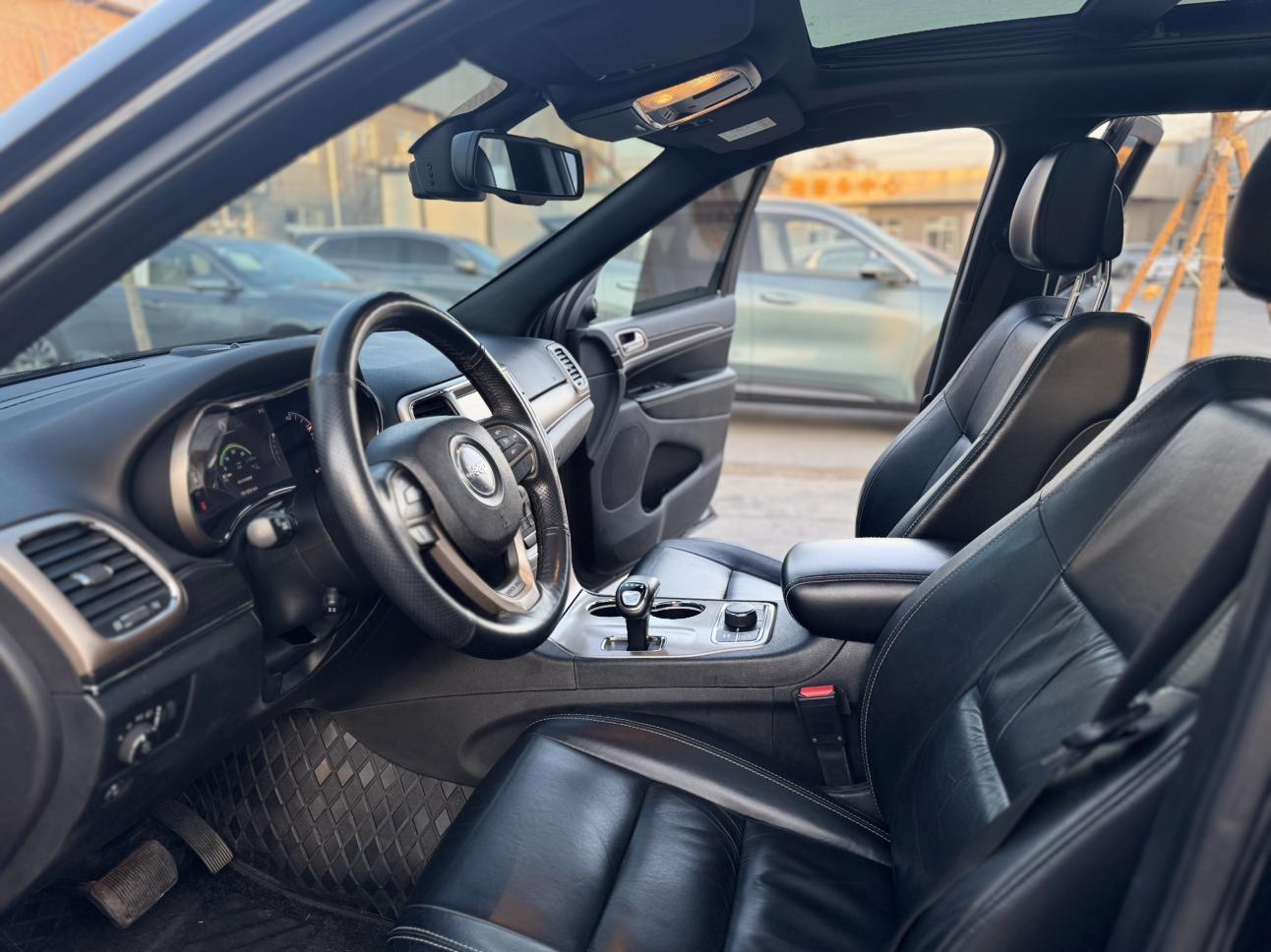 Jeep Grand Cherokee 2016 thumb 10
