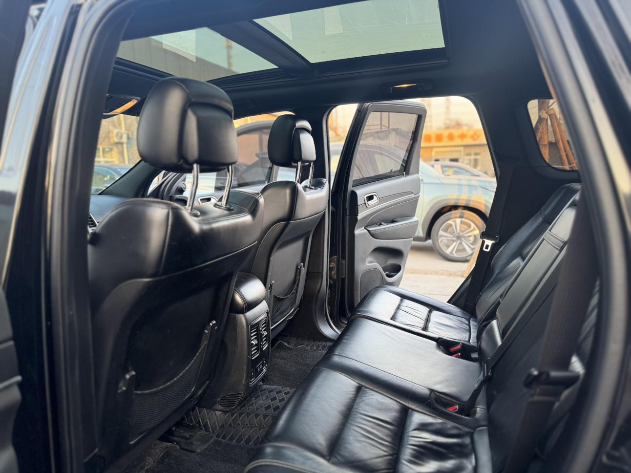 Jeep Grand Cherokee 2016 thumb 11