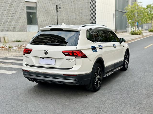 Volkswagen Tiguan 2019 thumb 3