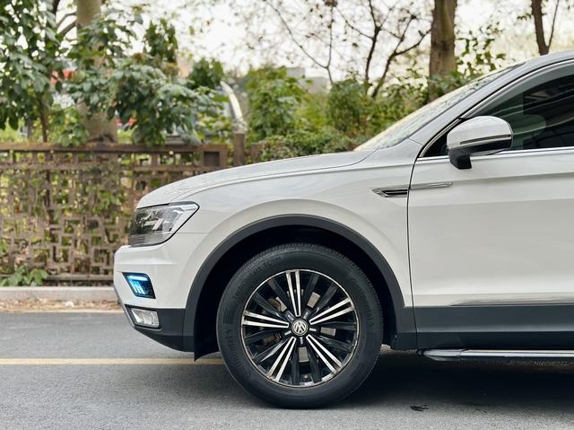 Volkswagen Tiguan 2019 thumb 4