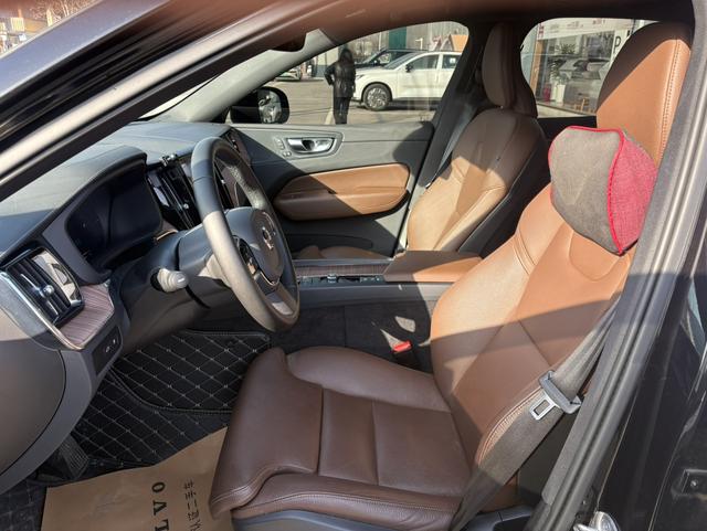 Volvo XC60 2024 thumb 3