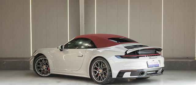 Porsche 911 2022 thumb 2