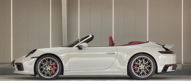 Porsche 911 2022 thumb 4