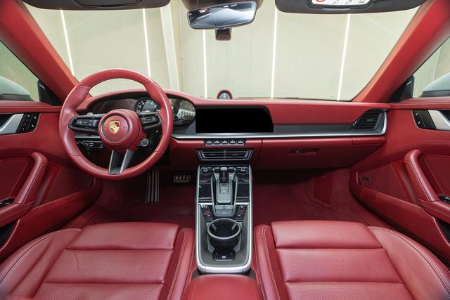 Porsche 911 2022 thumb 10