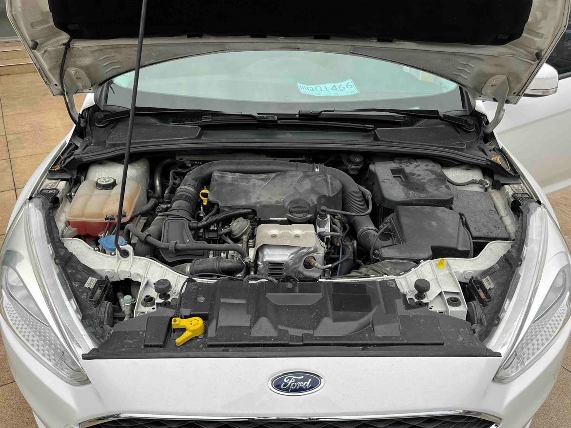 Ford Focus ST 2017 thumb 6