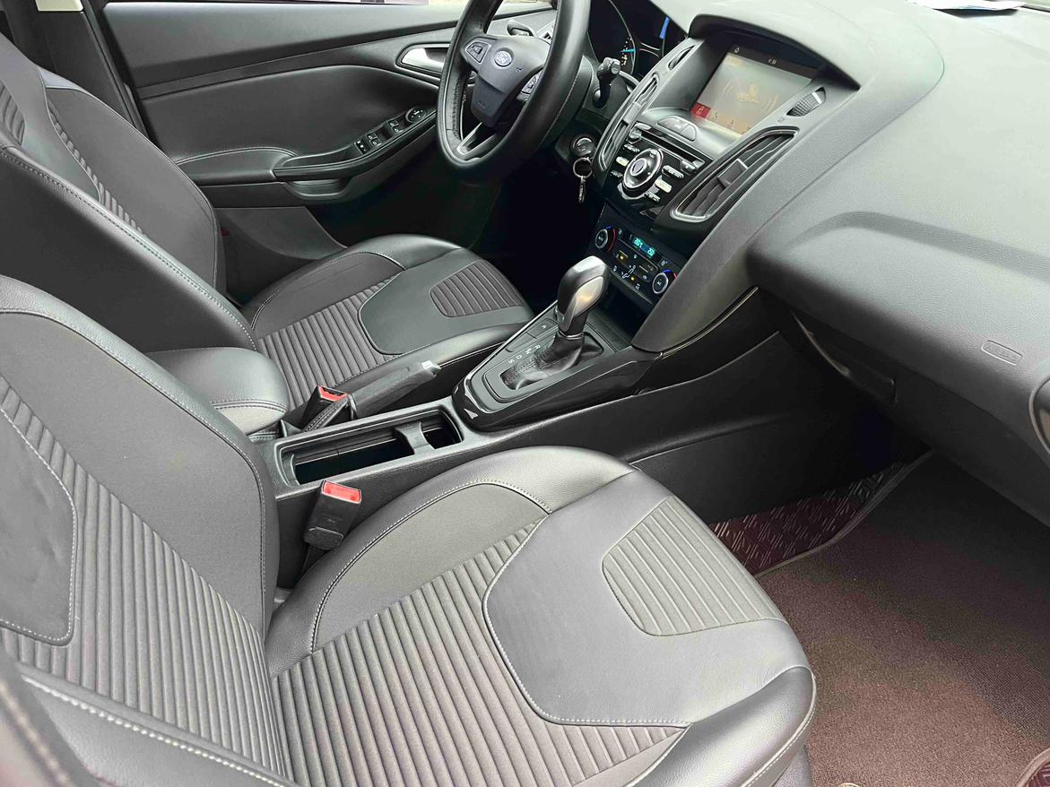 Ford Focus ST 2017 thumb 8
