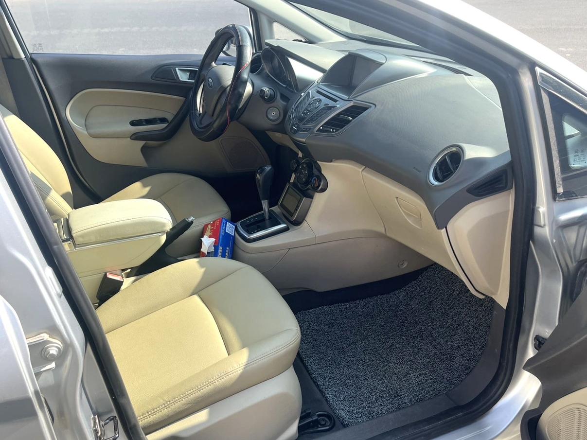 Ford Fiesta 2012 thumb 4