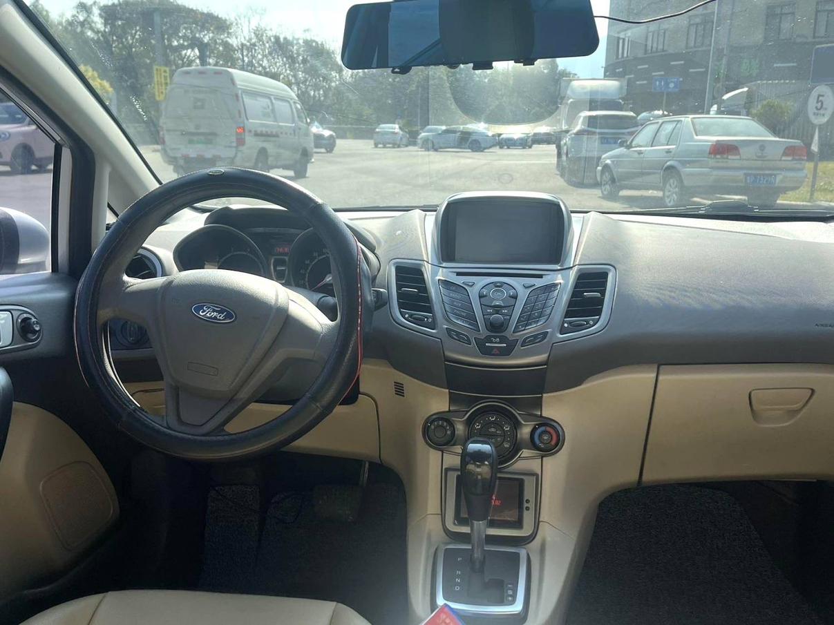 Ford Fiesta 2012 thumb 7