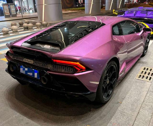 Lamborghini Huracán 2019 thumb 2