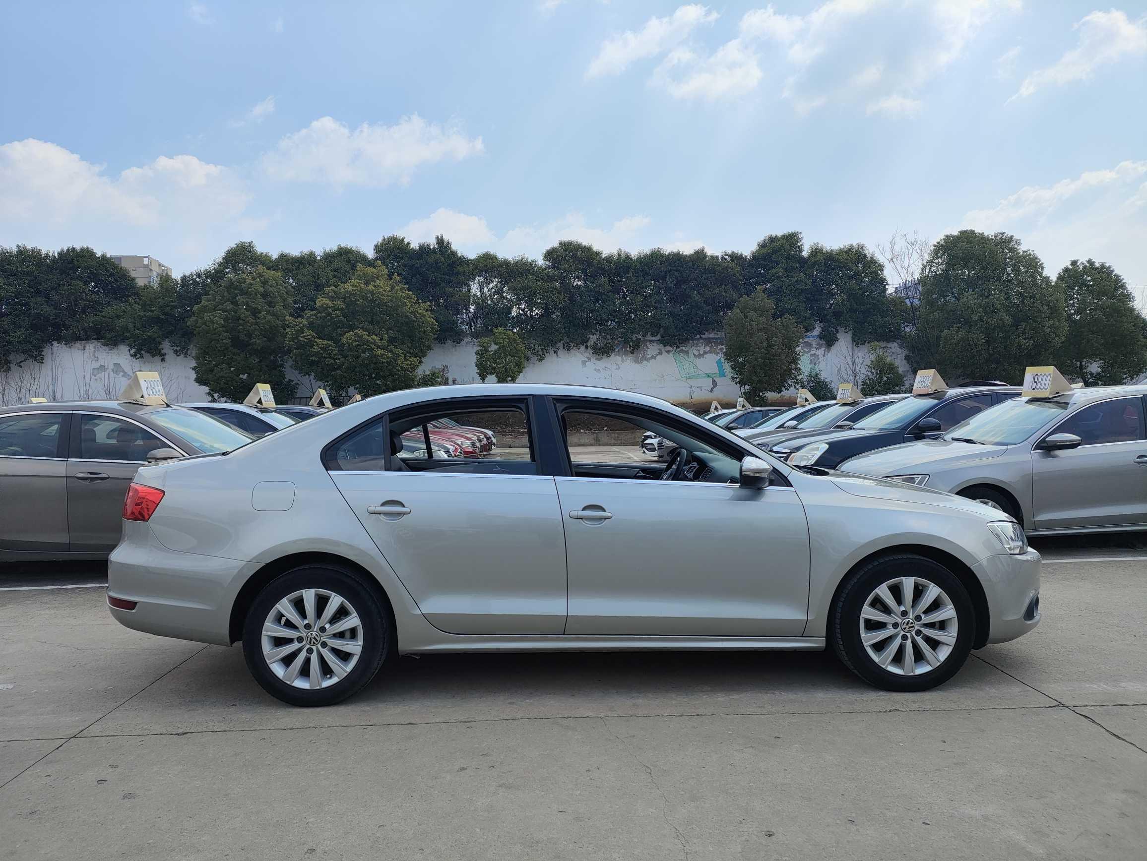 Volkswagen Sagitar 2015 thumb 3