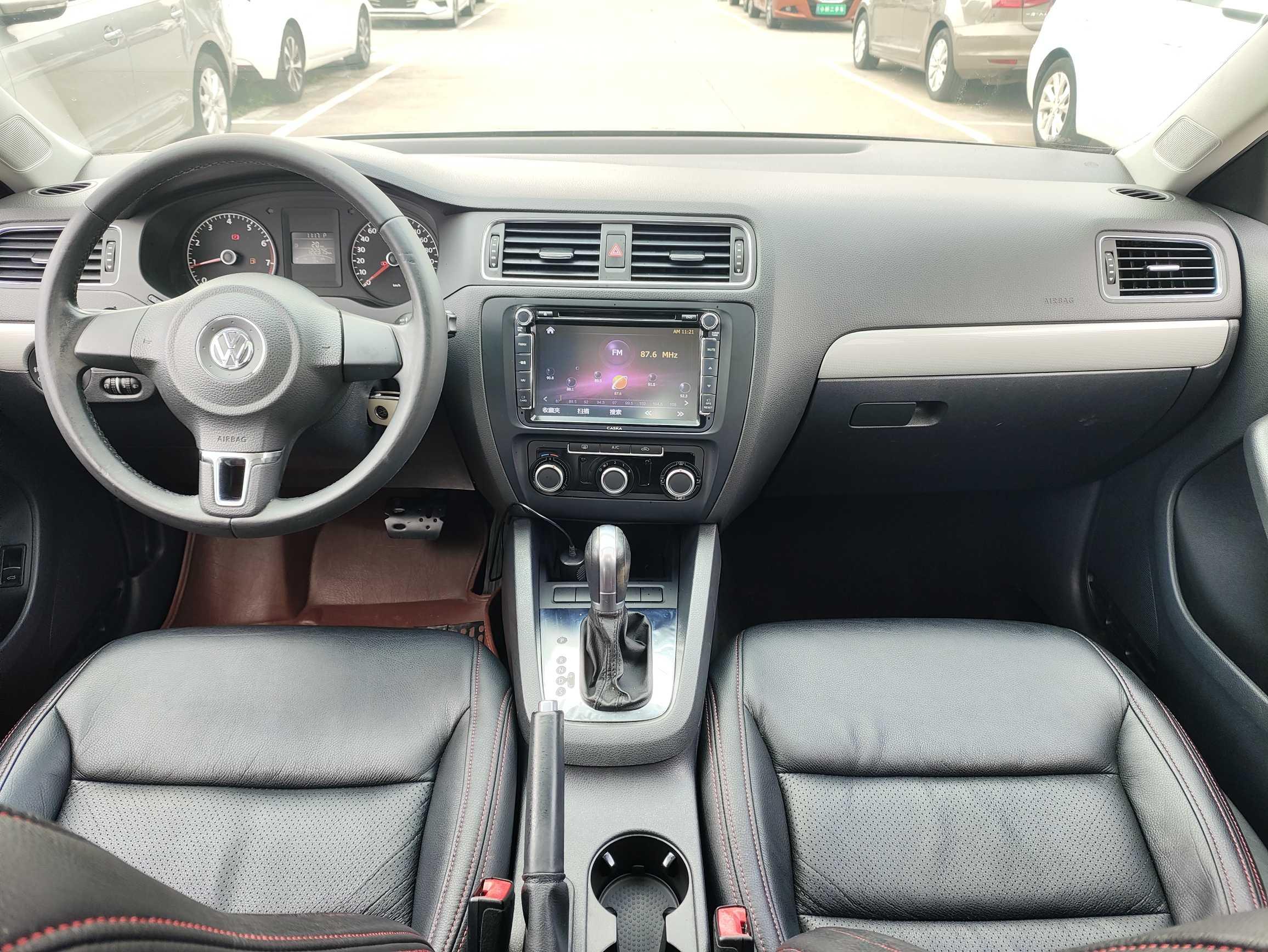 Volkswagen Sagitar 2015 thumb 5