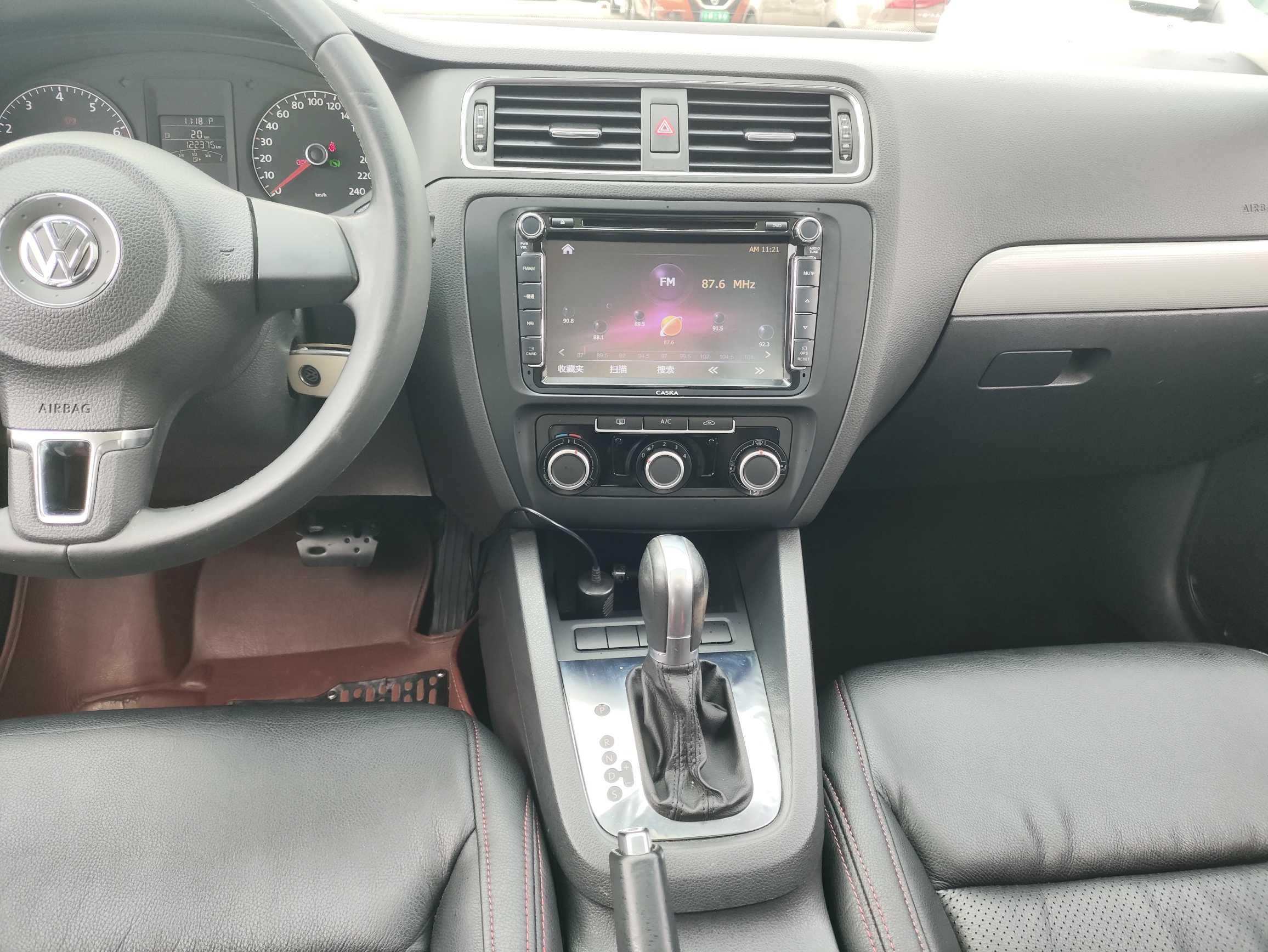 Volkswagen Sagitar 2015 thumb 6