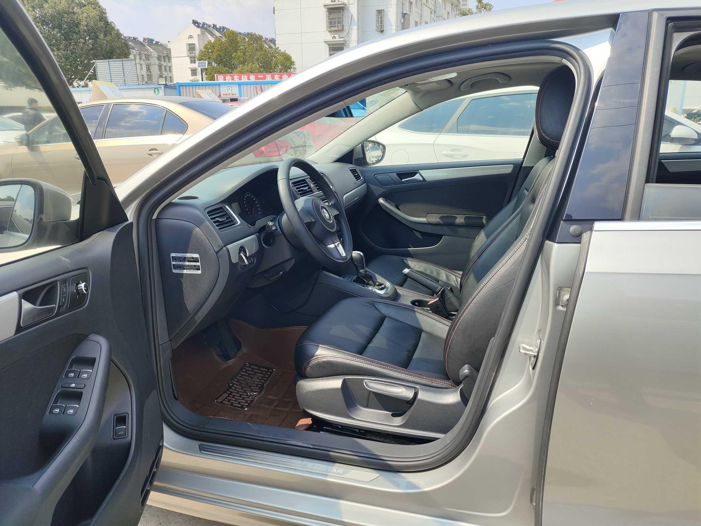 Volkswagen Sagitar 2015 thumb 7