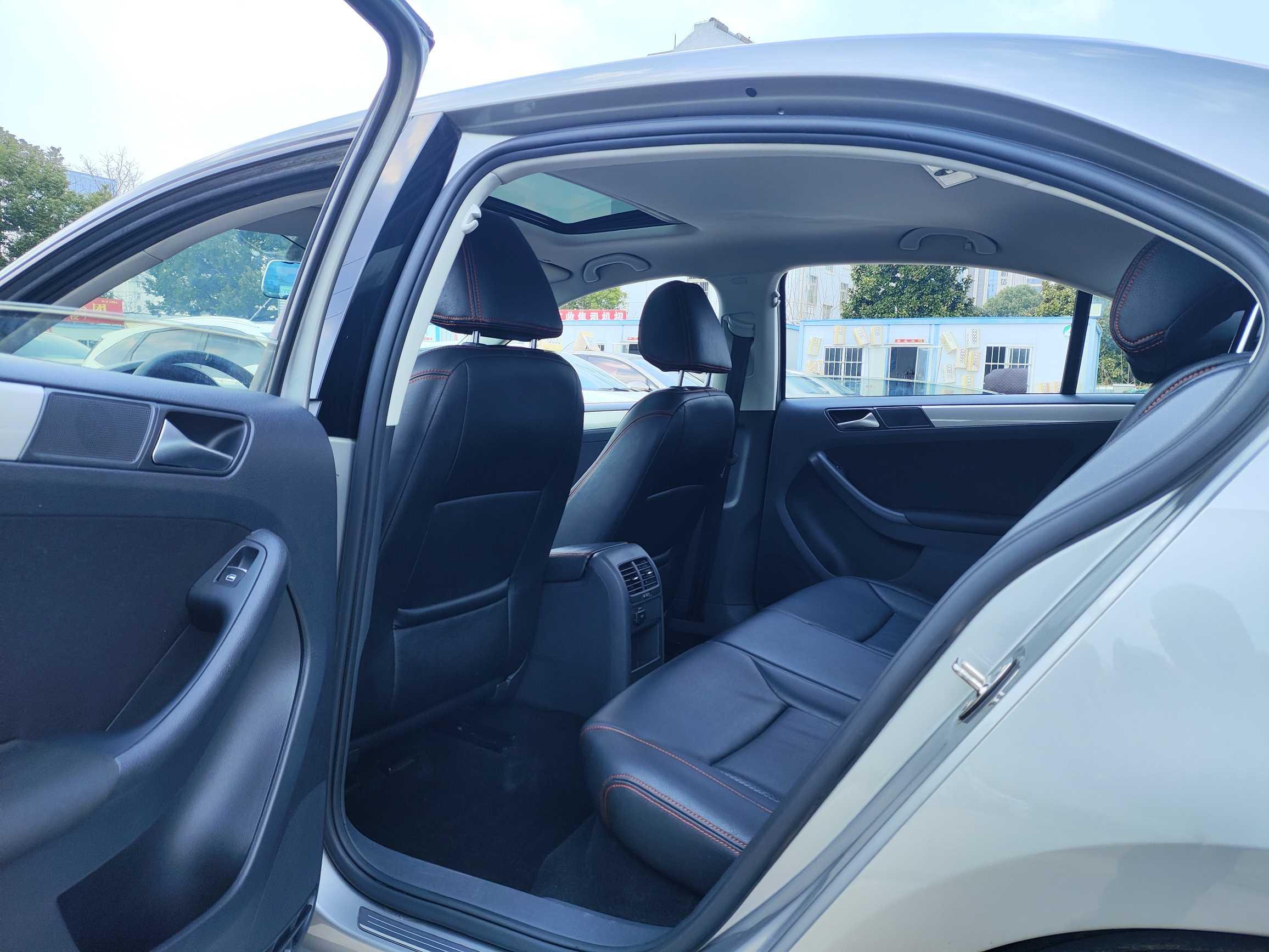 Volkswagen Sagitar 2015 thumb 8