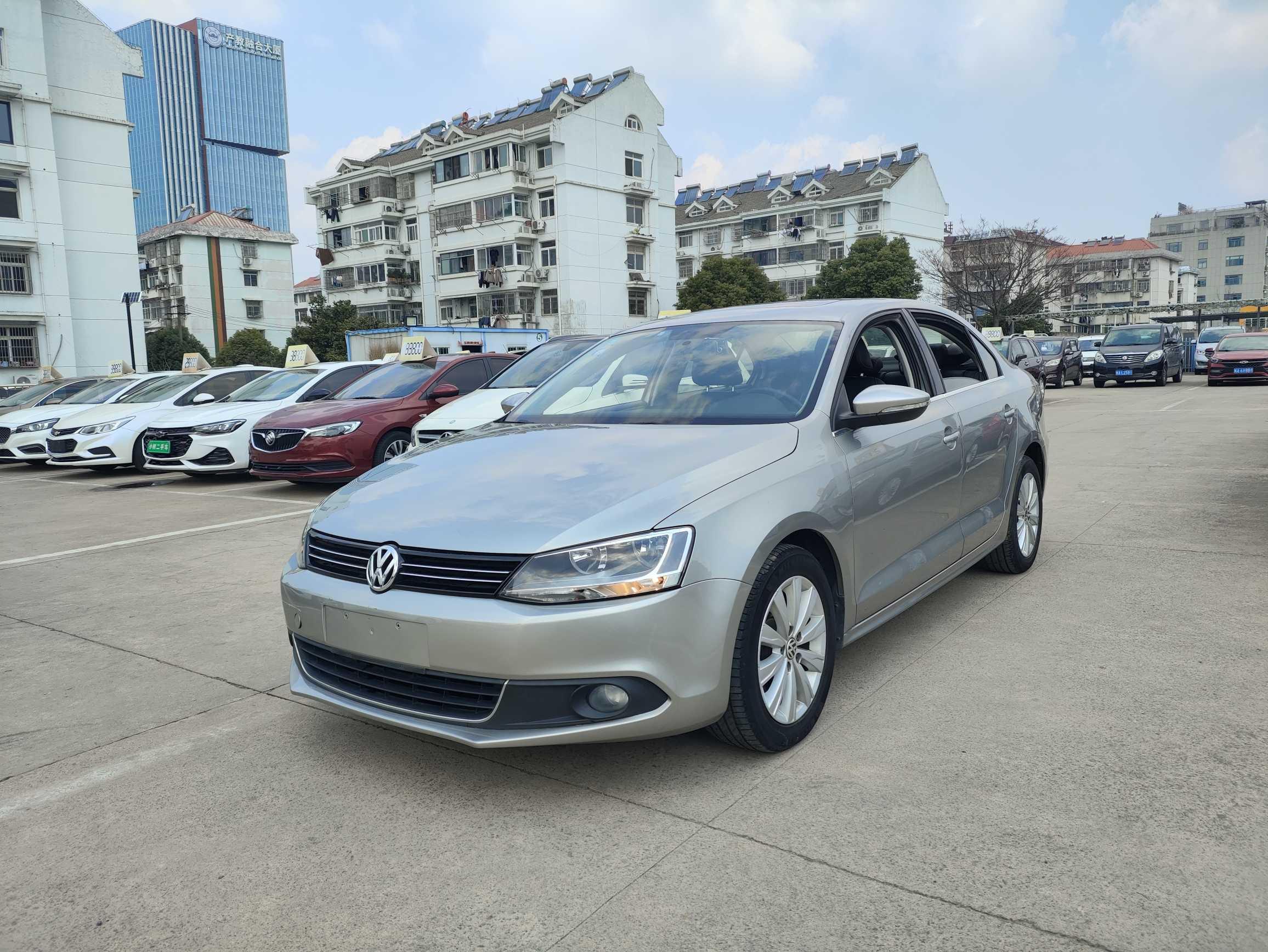 Volkswagen Sagitar 2015 thumb 10