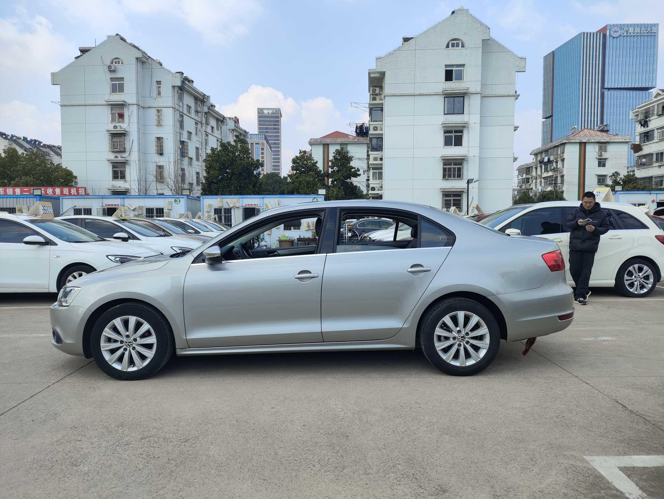 Volkswagen Sagitar 2015 thumb 12