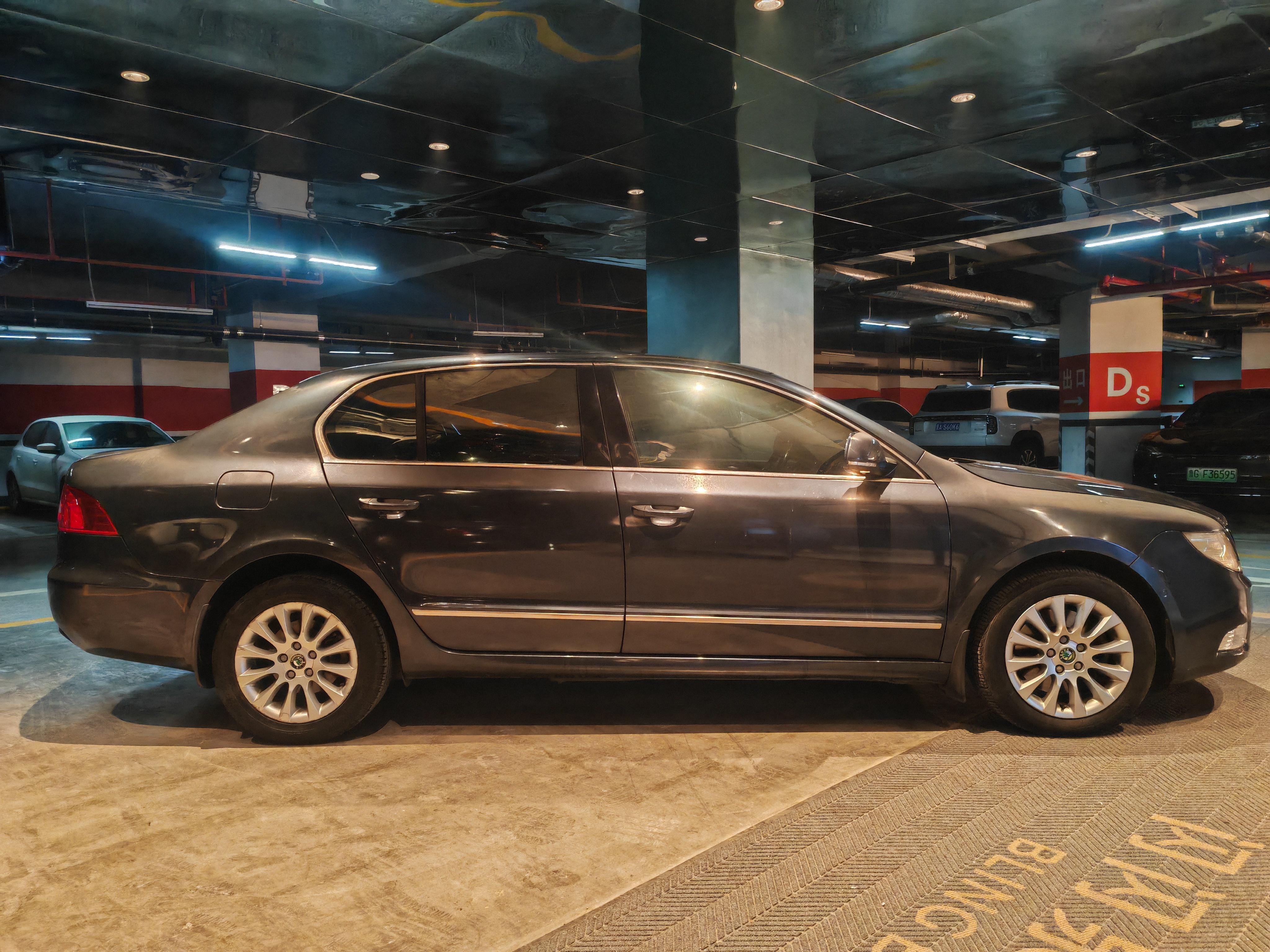 Skoda Octavia 2010 thumb 6