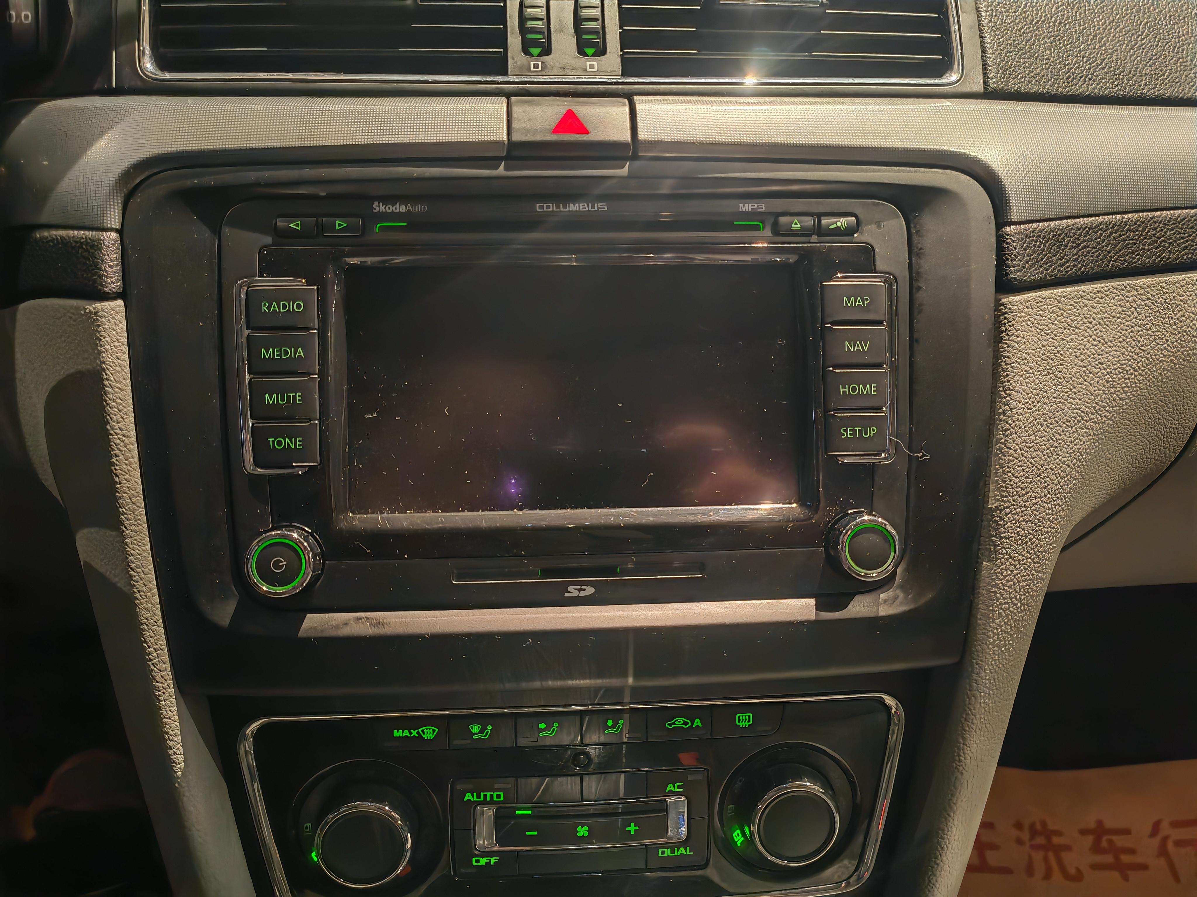 Skoda Octavia 2010 thumb 11