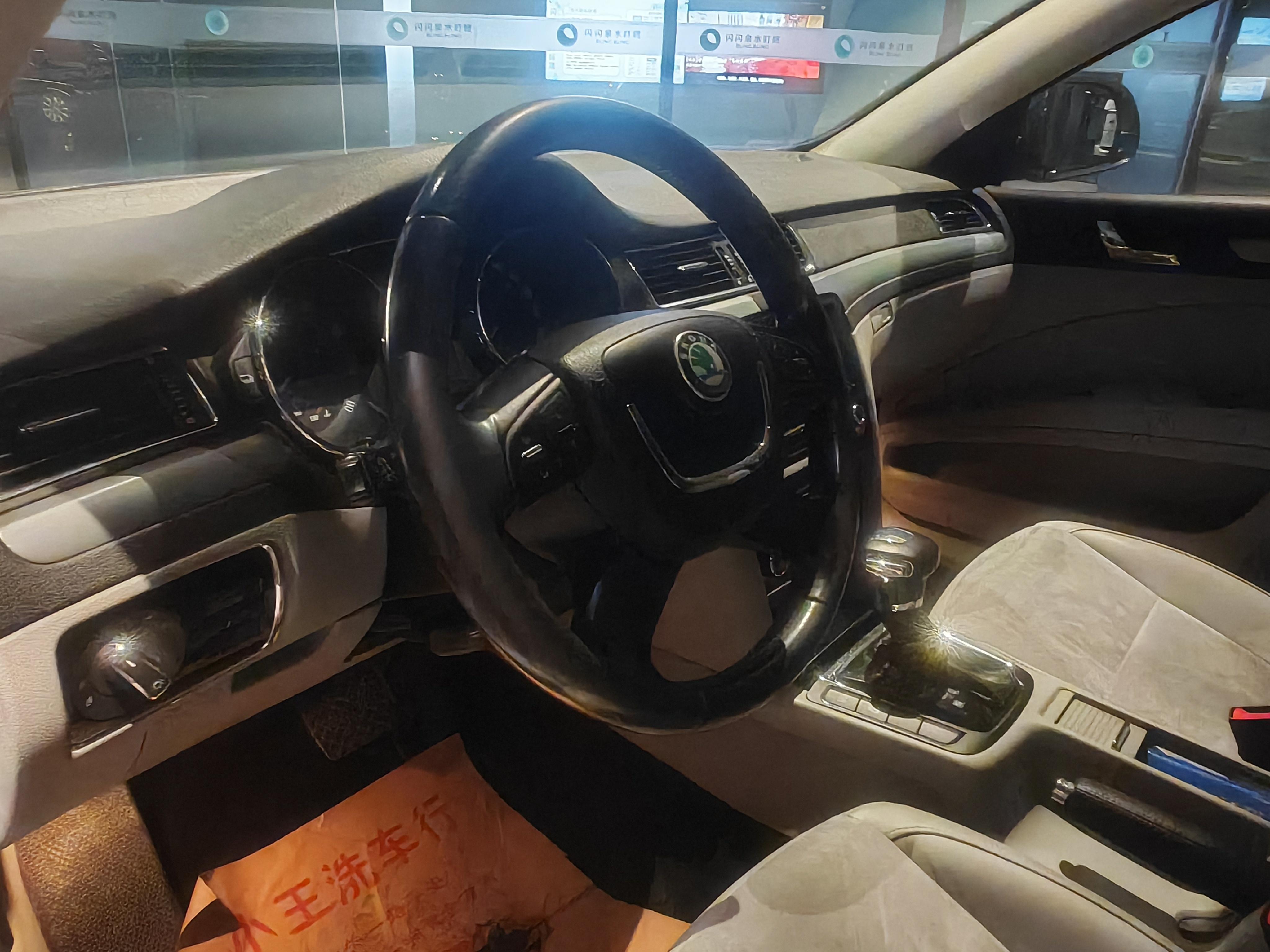 Skoda Octavia 2010 thumb 12