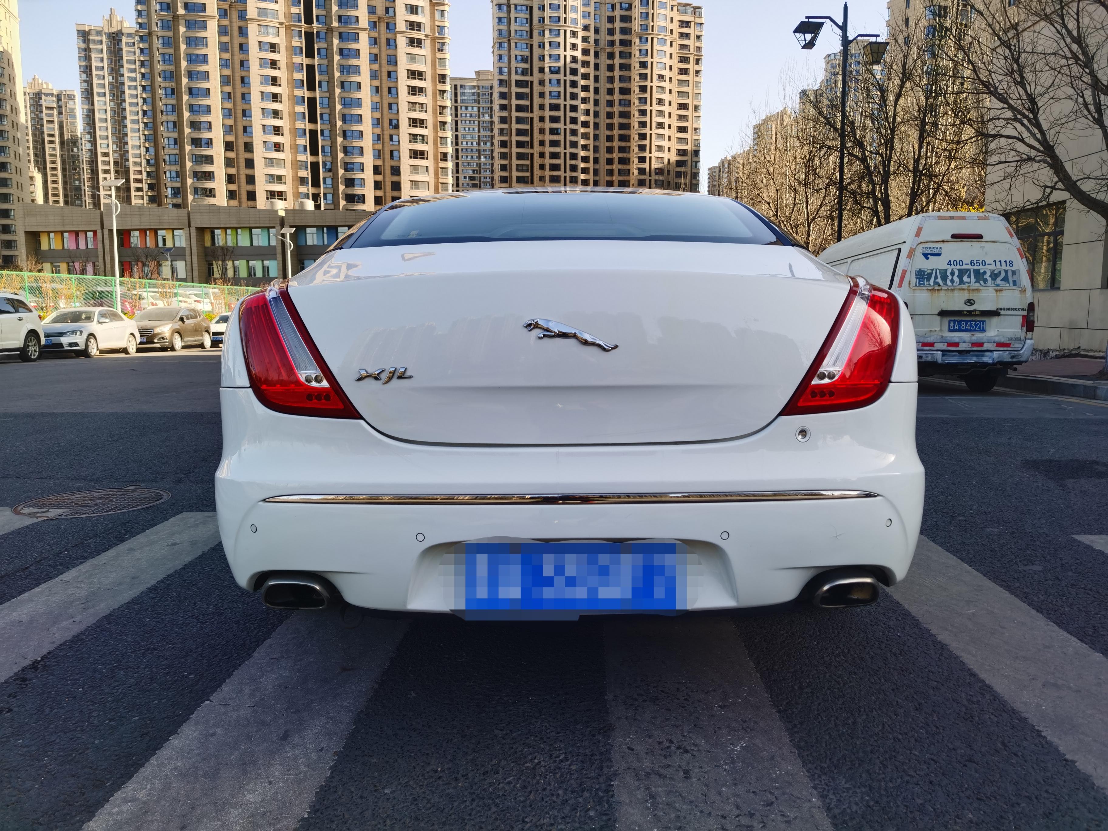 Jaguar XJ 2011 thumb 2