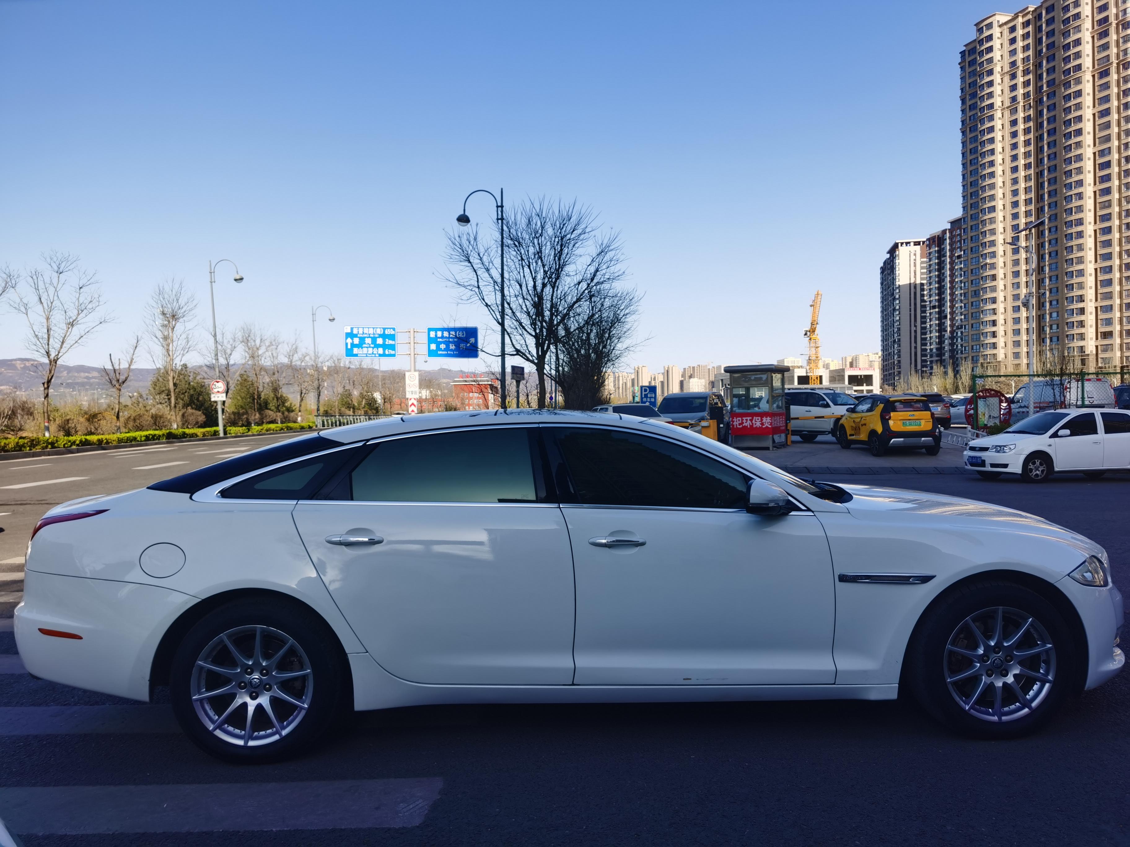 Jaguar XJ 2011 thumb 4