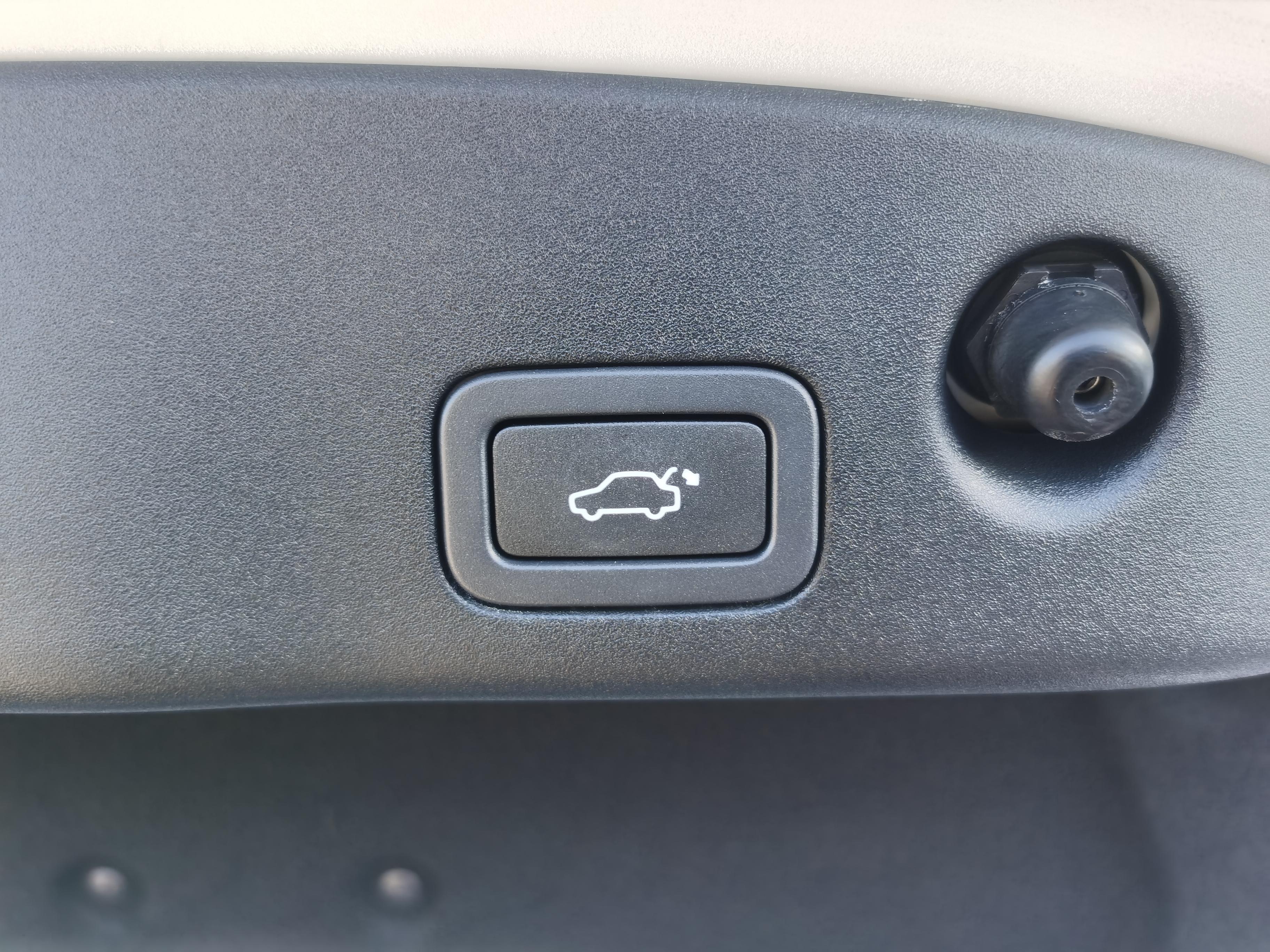 Jaguar XJ 2011 thumb 10