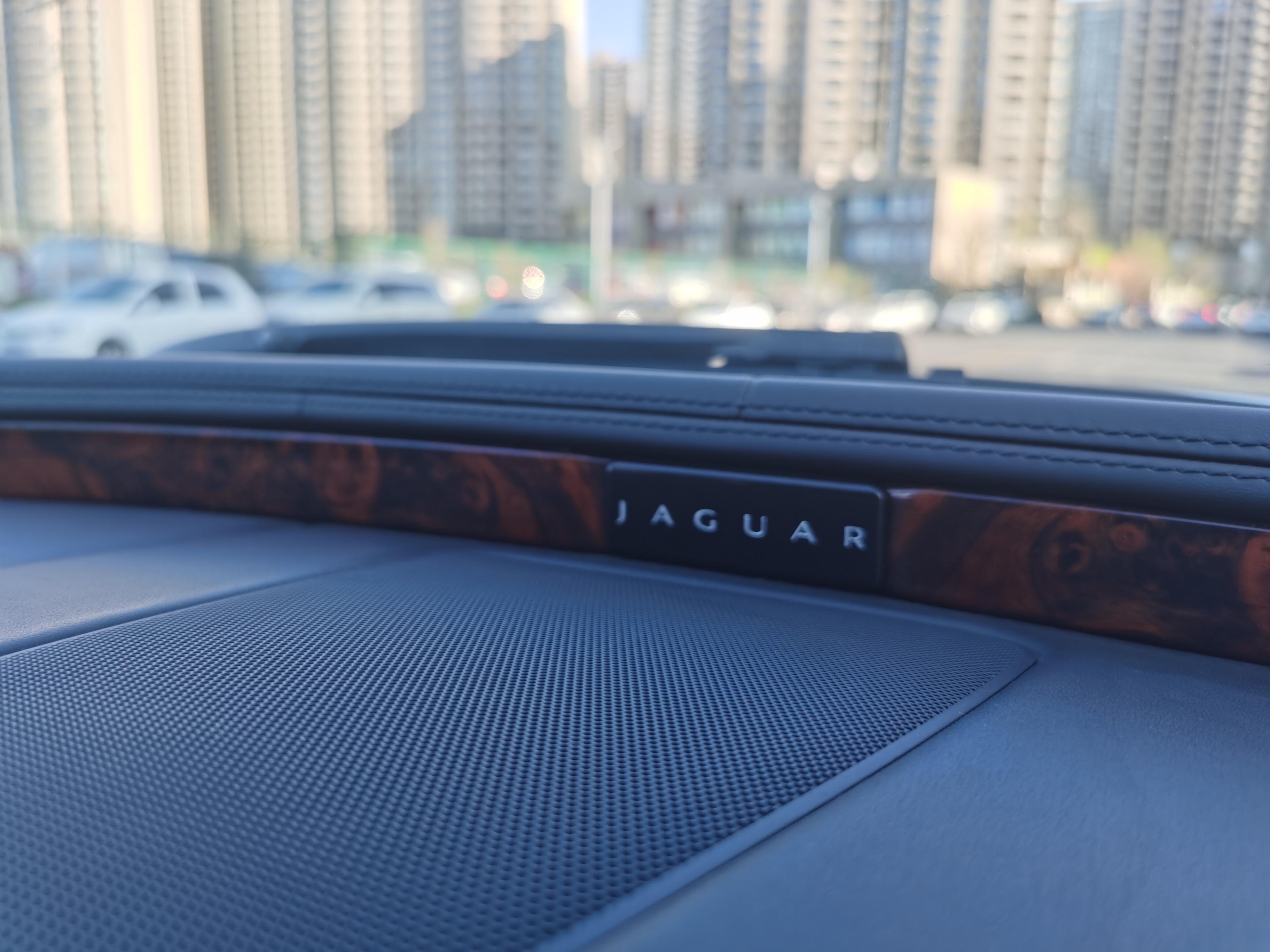 Jaguar XJ 2011 thumb 12