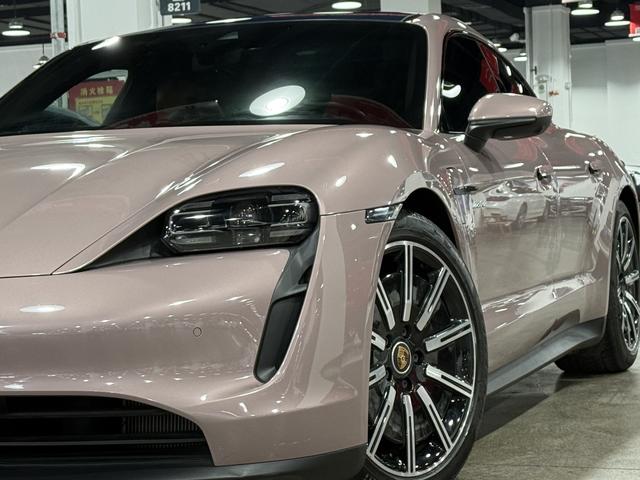 Porsche Taycan 2022 thumb 6