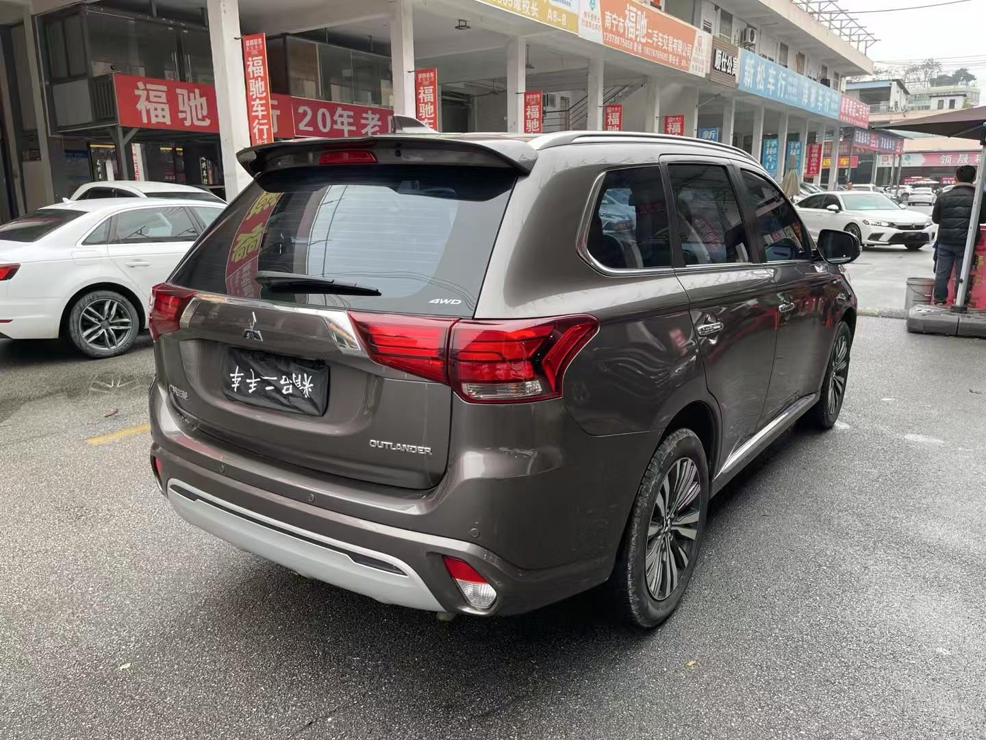 Mitsubishi Outlander 2022 thumb 4