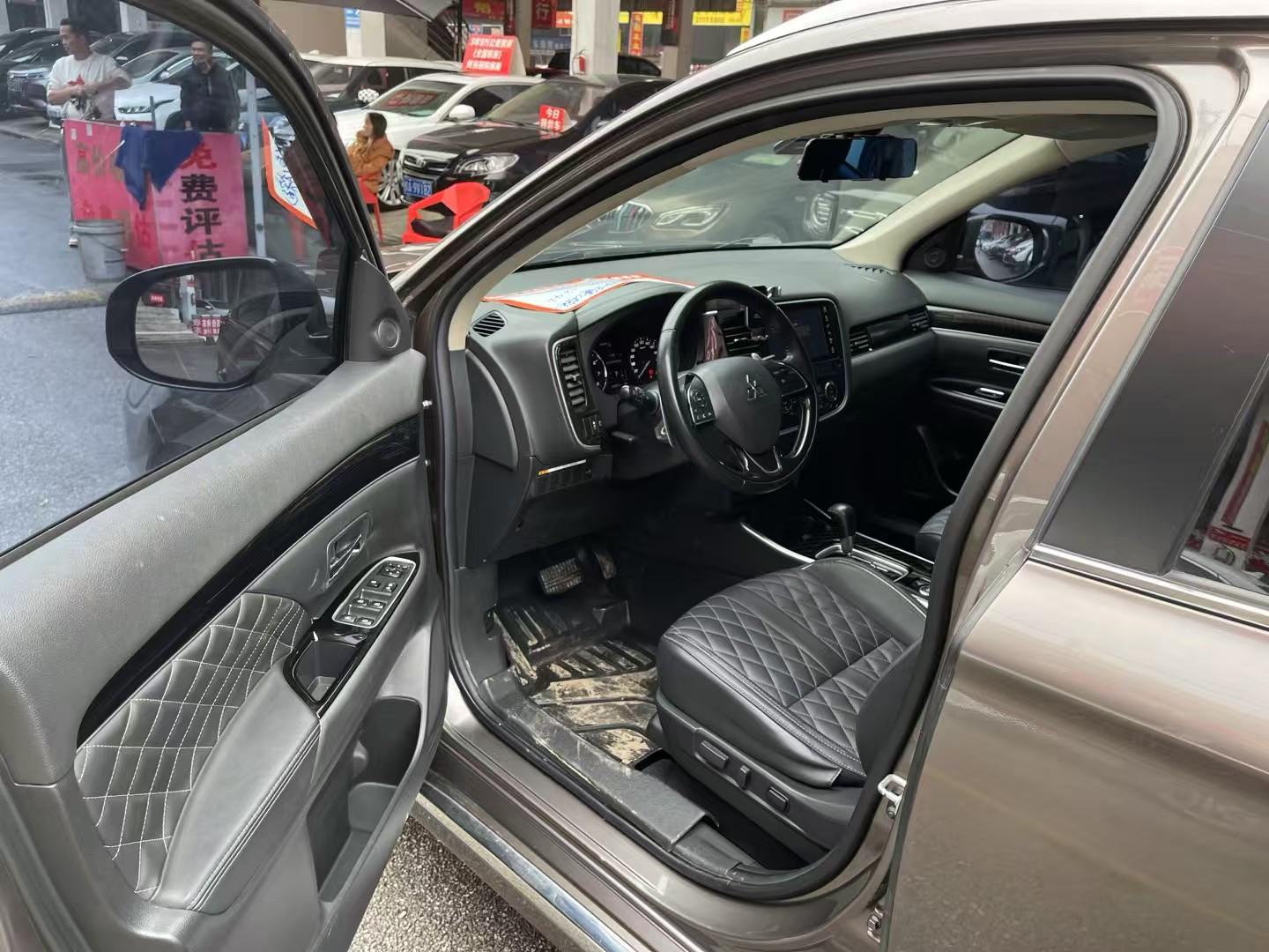 Mitsubishi Outlander 2022 thumb 6
