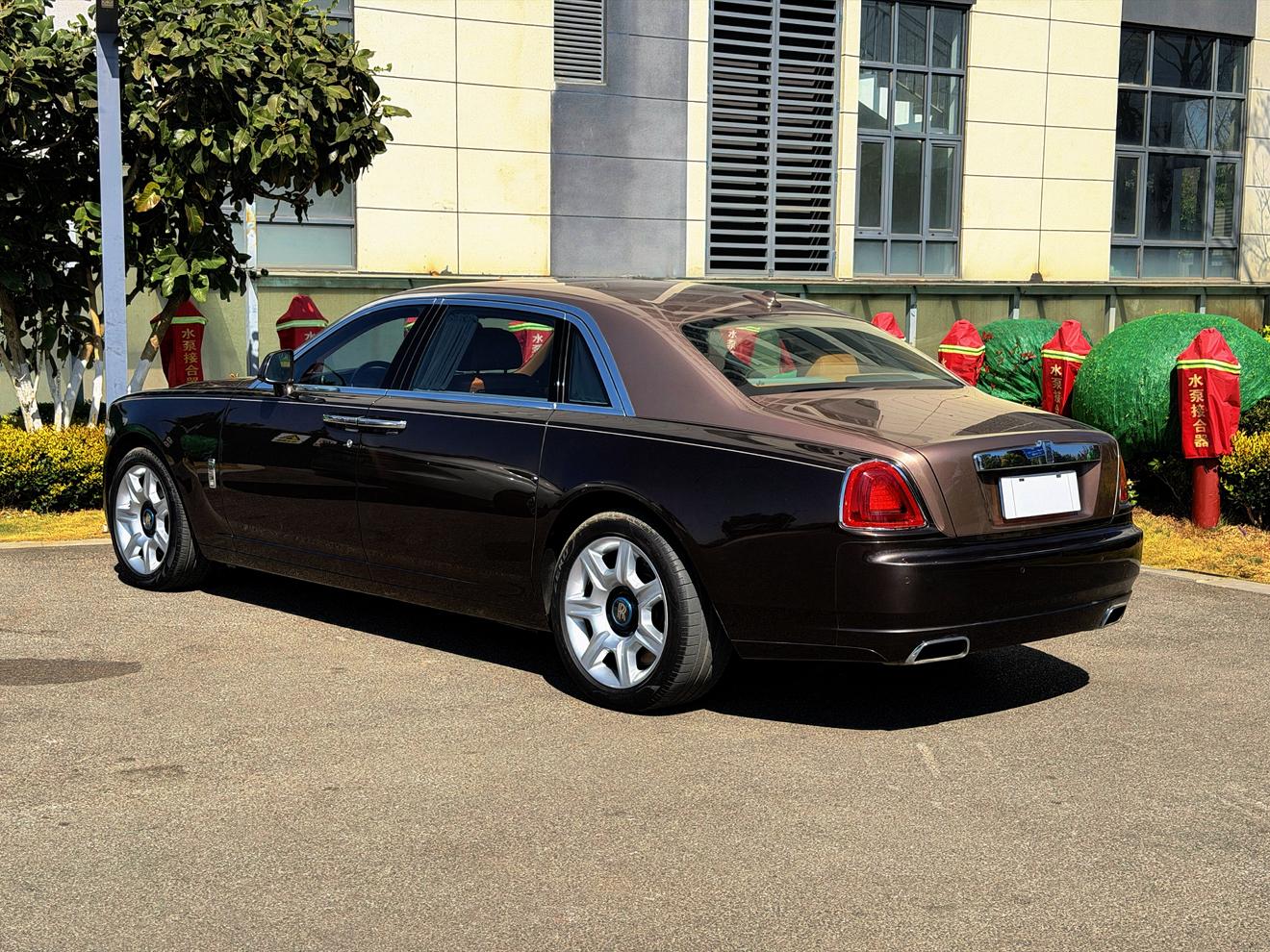 Rolls-Royce Ghost 2014 thumb 3