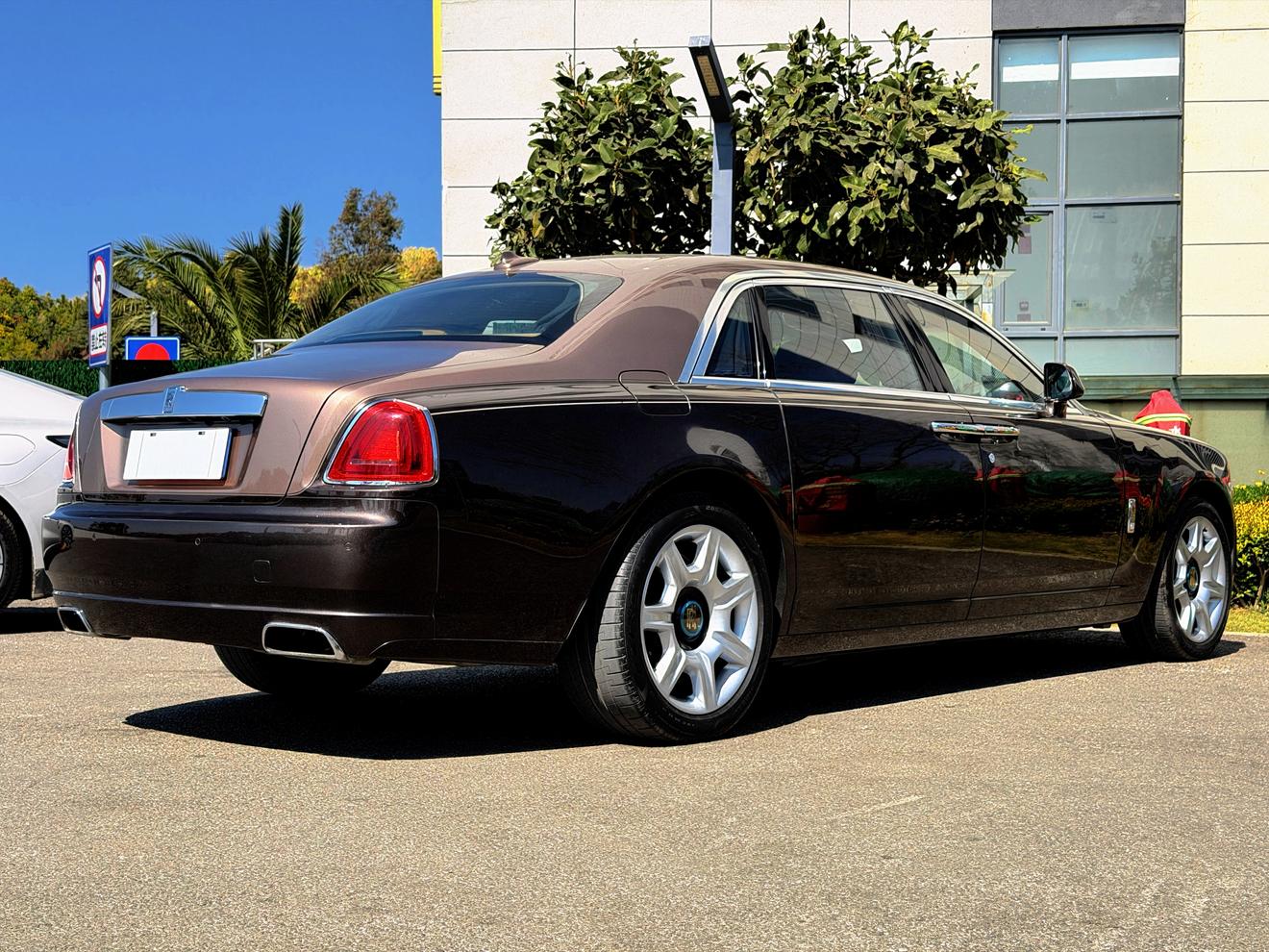 Rolls-Royce Ghost 2014 thumb 5