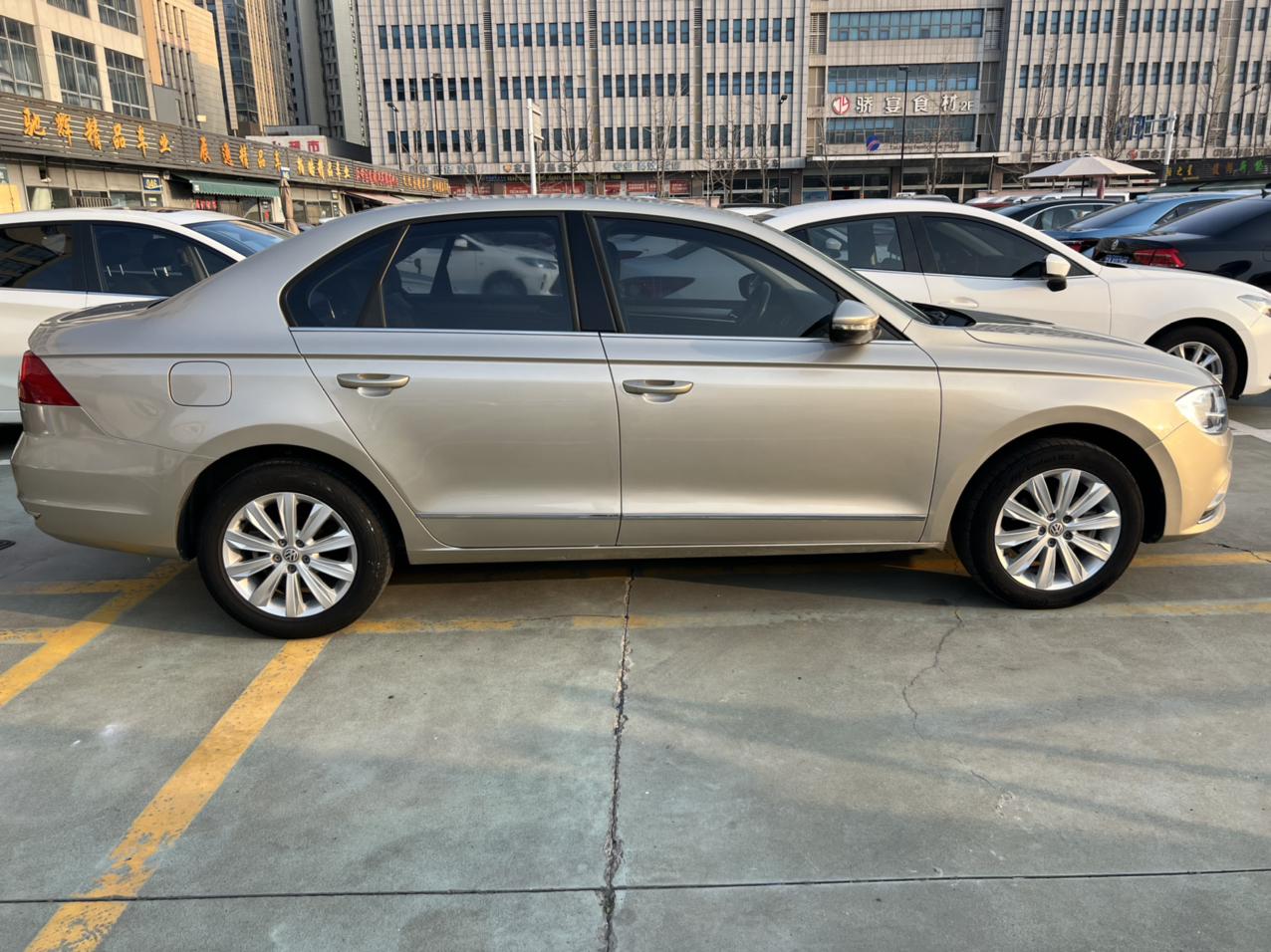 Volkswagen Bora 2017 thumb 5