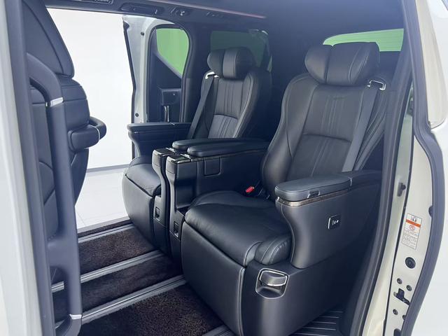 Toyota Alphard 2021 thumb 4