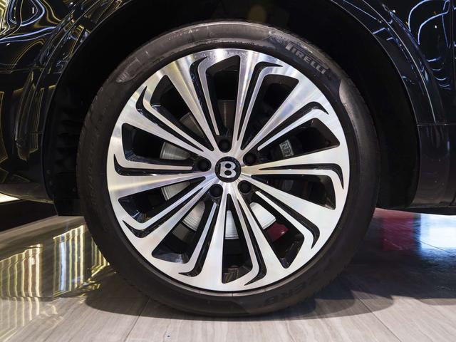 Bentley Bentayga 2021 thumb 7