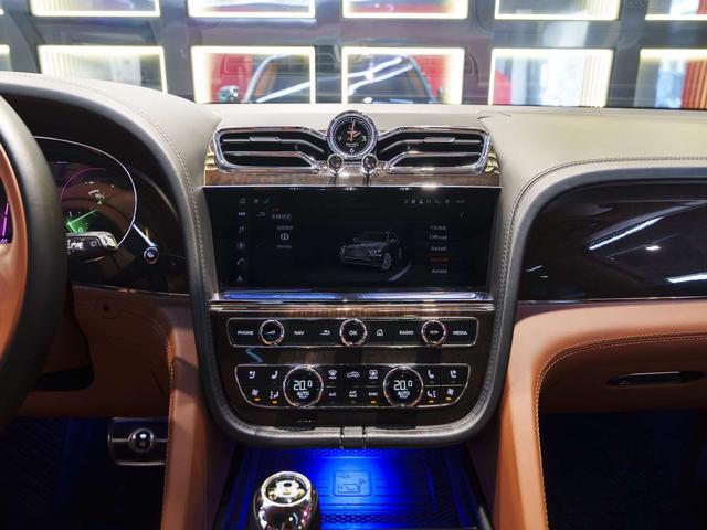 Bentley Bentayga 2021 thumb 11