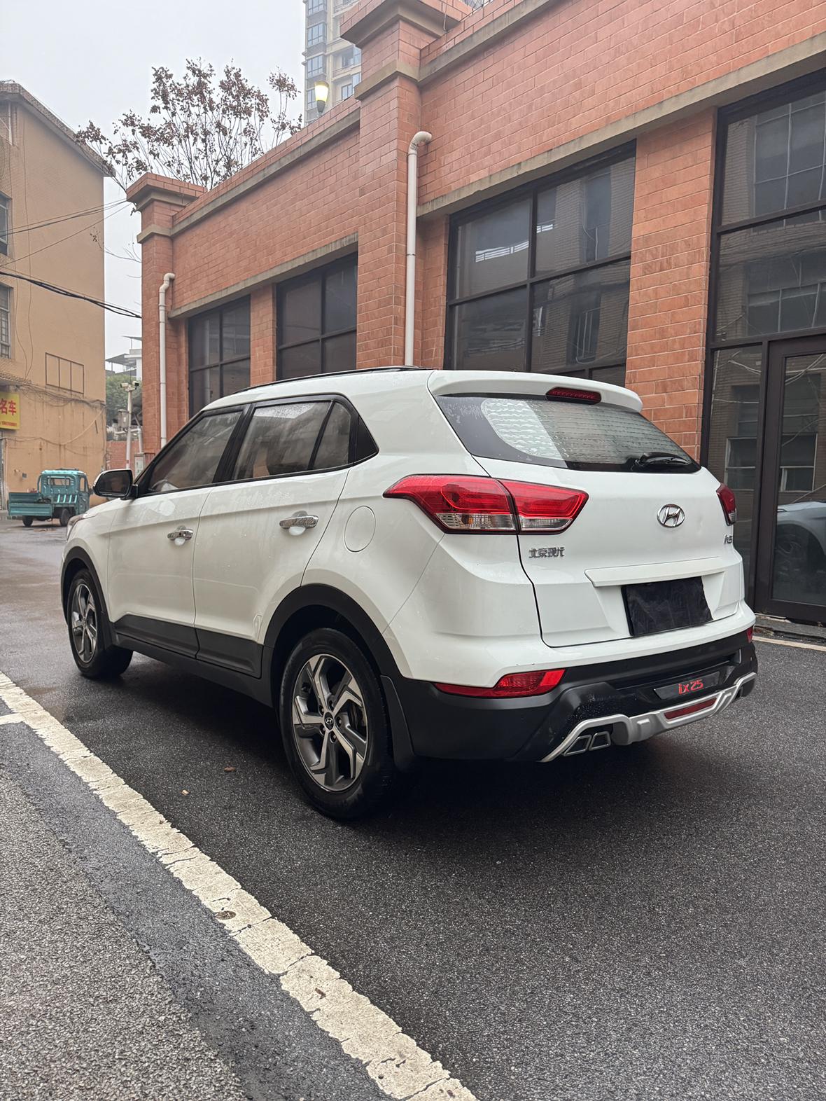 Hyundai ix25 2019 thumb 3