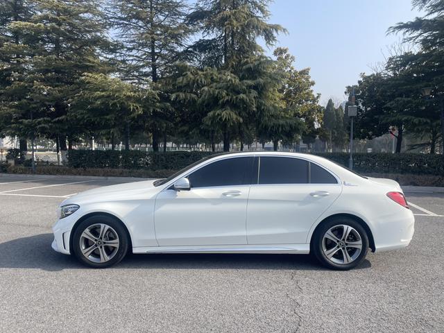Mercedes-Benz C-Class 2019 thumb 2