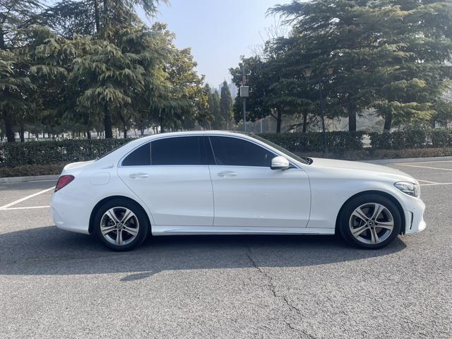 Mercedes-Benz C-Class 2019 thumb 3