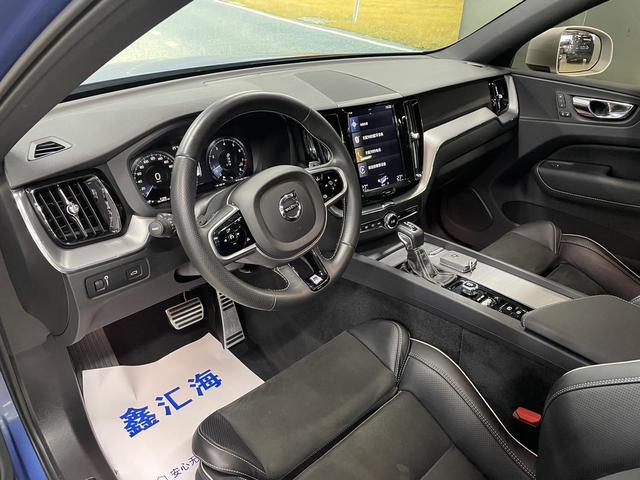 Volvo XC60 2019 thumb 2