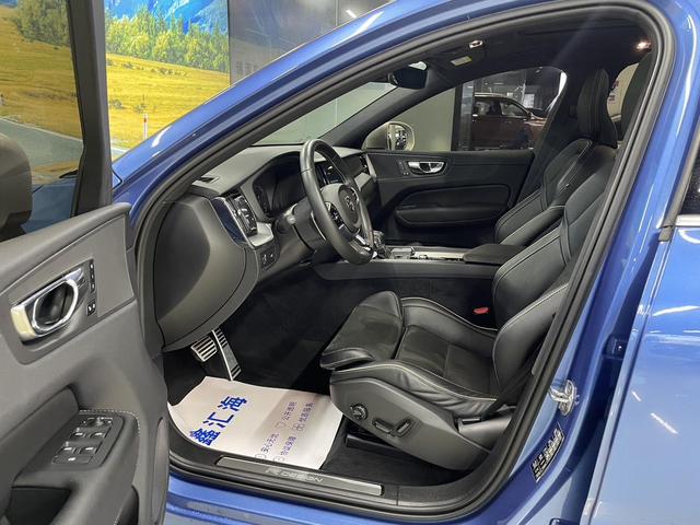 Volvo XC60 2019 thumb 3