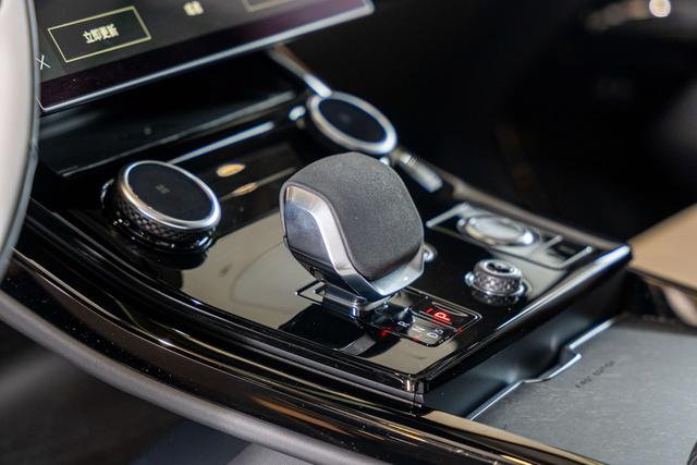 Land Rover Range Rover 2024 thumb 9
