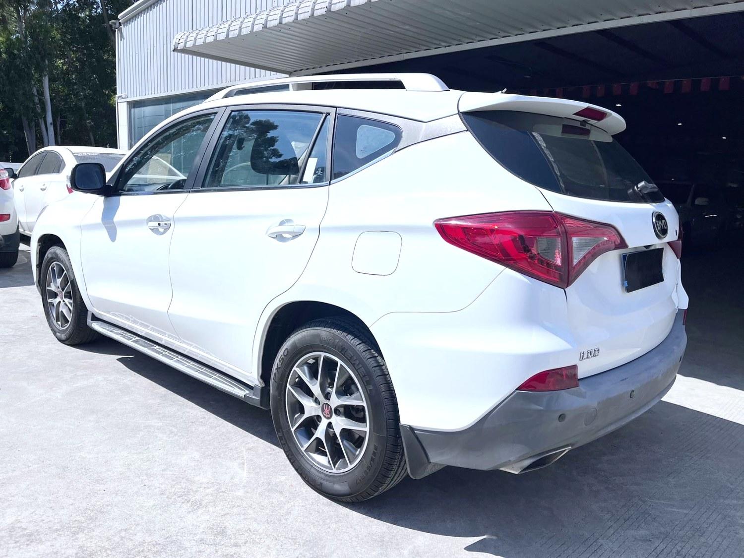 BYD Song 2016 thumb 2