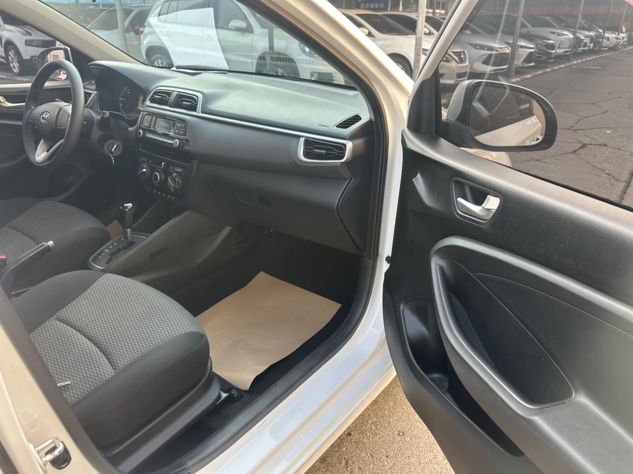 Hyundai Solaris 2019 thumb 5