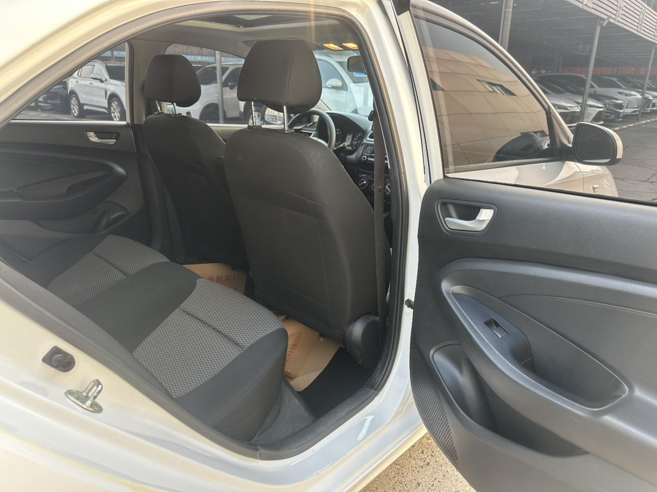 Hyundai Solaris 2019 thumb 9